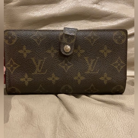 Louis Vuitton Monogram Vintage Wallet. Pre-loved. Some wear. - Picture 2 of 6